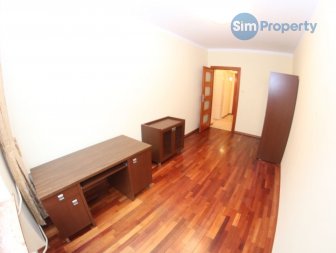 3-room apartment with balcony and separate kitchen in Market Square.