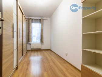 For rent cosy 3-room apartment in the new building Dorzecze Legnickiej next to Magnolia shopping center.