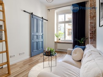 For rent | 1-bedroom apartment + the entresol | available now.