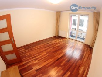 3-room apartment with balcony and separate kitchen in Market Square.