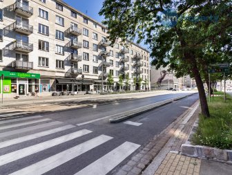 ul. Sadowa, tuż przy Rynku, na wynajem kawalerka z osobną kuchnią i balkonem