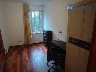 3-room apartment with balcony and separate kitchen in Market Square.