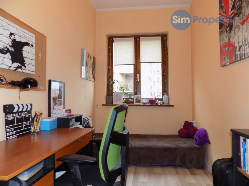 For sale 2-bedroom apartment on Mosbacha Street.