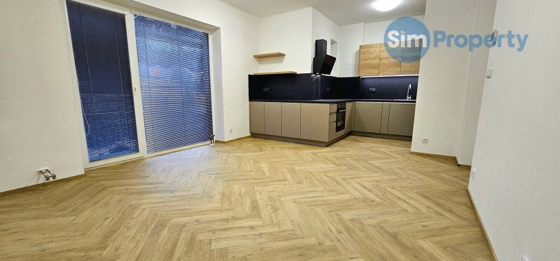 Bright and spacious 3+kk in a newly renovated villa on Pod Kesnerkou street, 64m2 + 15m2 private terrace