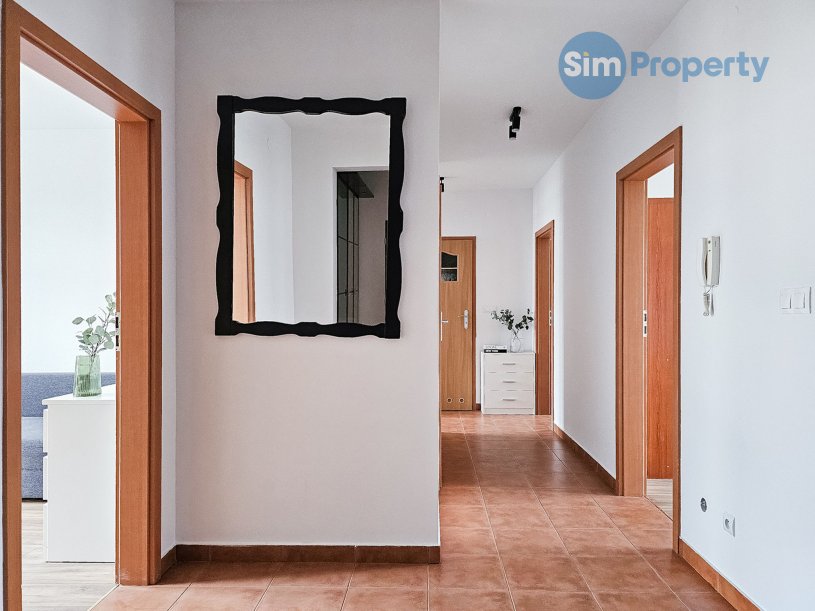 Furnished 3-bed apartament in Warsaw