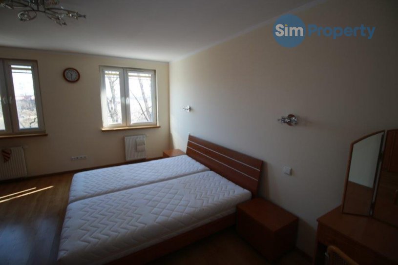 For rent cozy 1-bedroom flat with a balcony on Szybka Street.