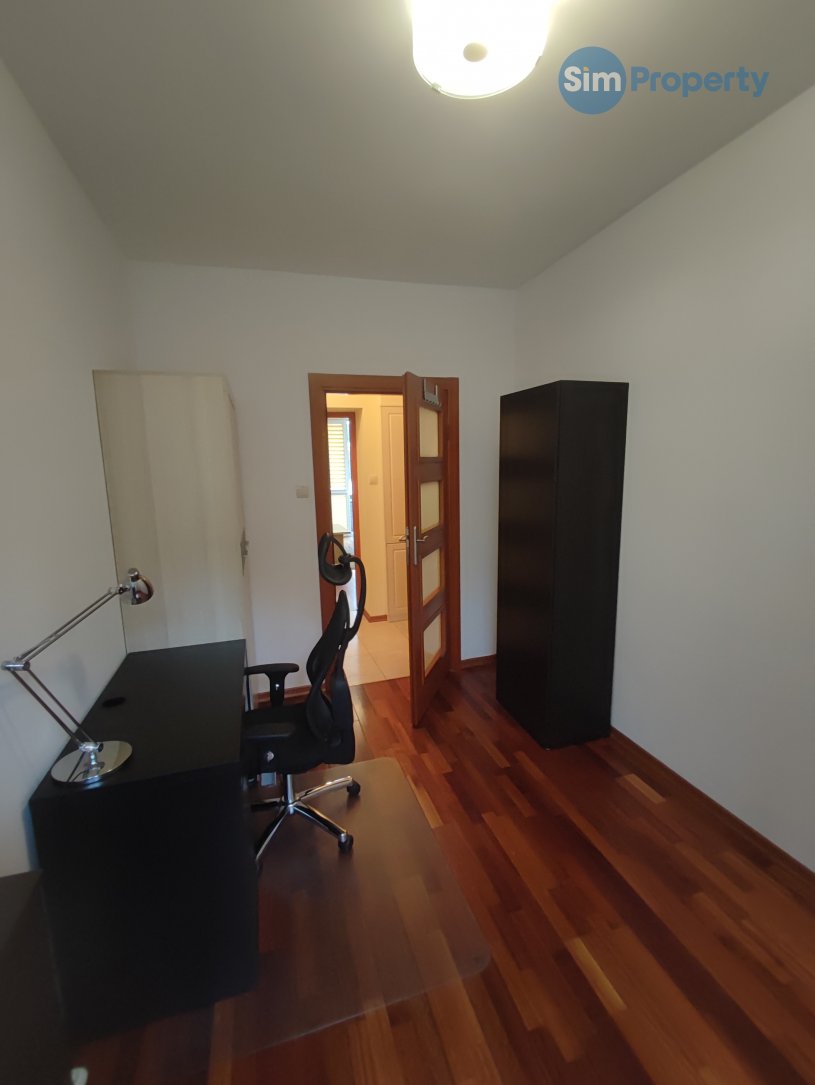 3-room apartment with balcony and separate kitchen in Market Square.