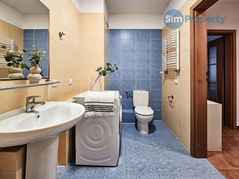 Furnished 3-bed apartament in Warsaw