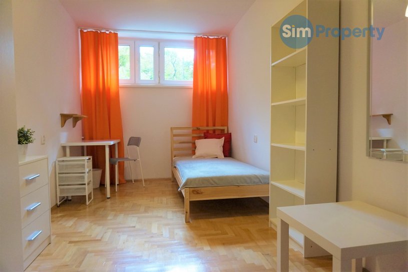Krucza Street, for rent a single room with shared kitchen and bathroom.